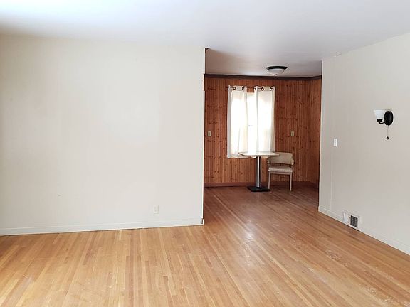 3rd image of 633 6th Ave N