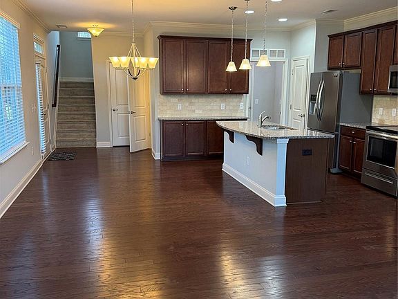 4th image of 1134 Stuarts Landing Dr