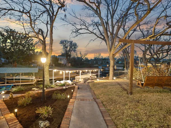 1514 Bluebonnet Ln, Kingsland, TX 78639