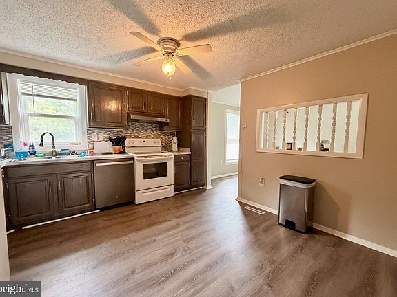 5th image of 45 Bryan Dr