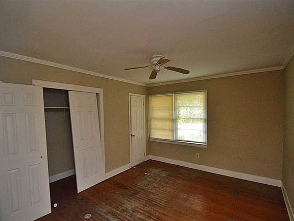 4th image of 3212 Charleston Dr