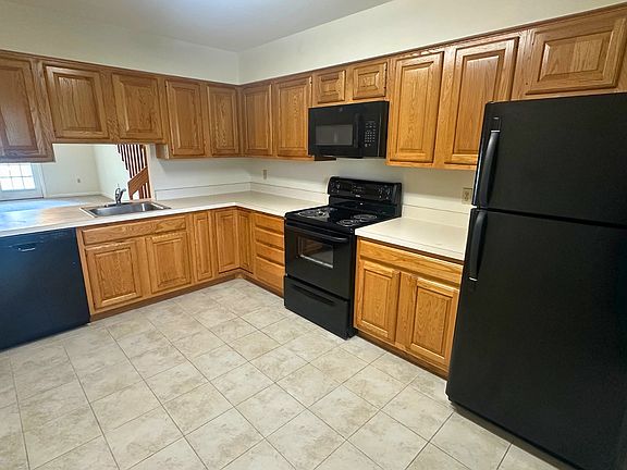 5th image of 19 Black Oak Dr