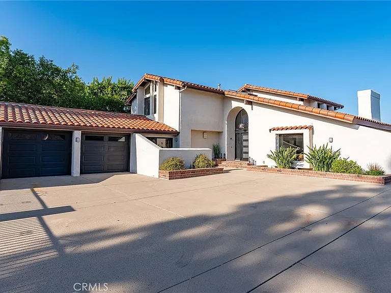 4372 Park Vicente — Photo 2