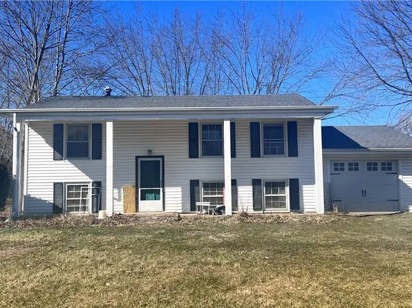 5346 Fairhill Dr, Ravenna, OH 44266