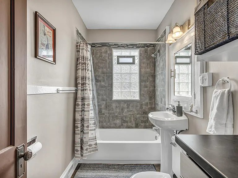 817 Bell Ave #UPSTAIRS — Photo 16