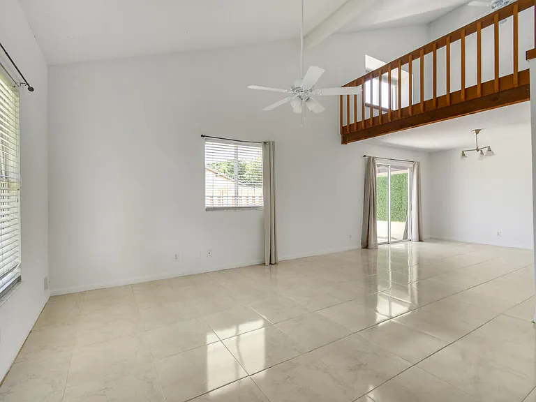 324 Maplecrest Cir — Photo 8