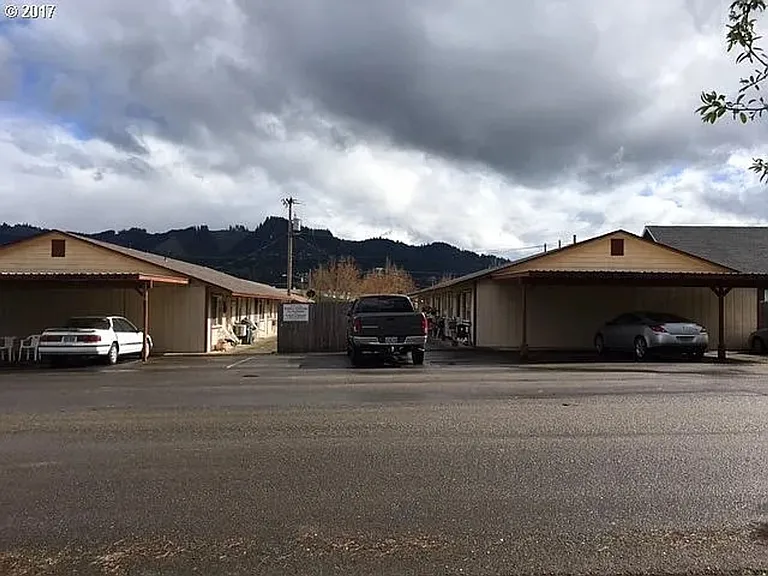 400-402 406 #408-410-412 — Photo 2