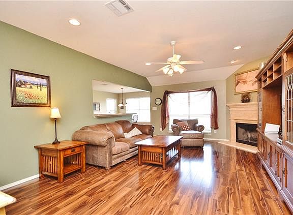 3rd image of 322 Fox Hollow Dr