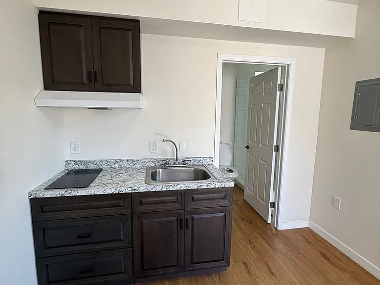 248 N 1st St #6 — Photo 4