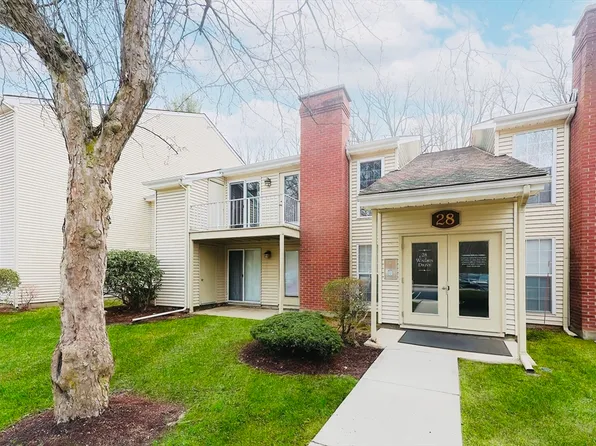 28 Walden Dr APT 17, Natick, MA 01760