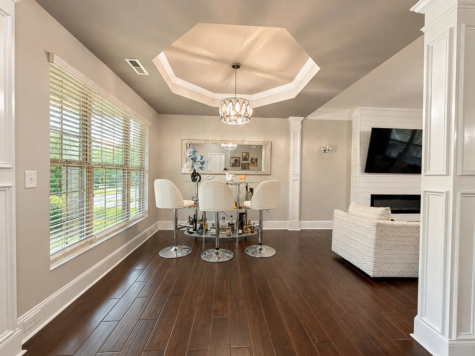 3 bed, 2.5 bath, 1921 sqft, $2,400 — Photo 3