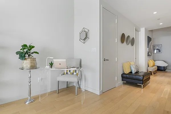 Sold by Luxian International Realty LLC | media 22