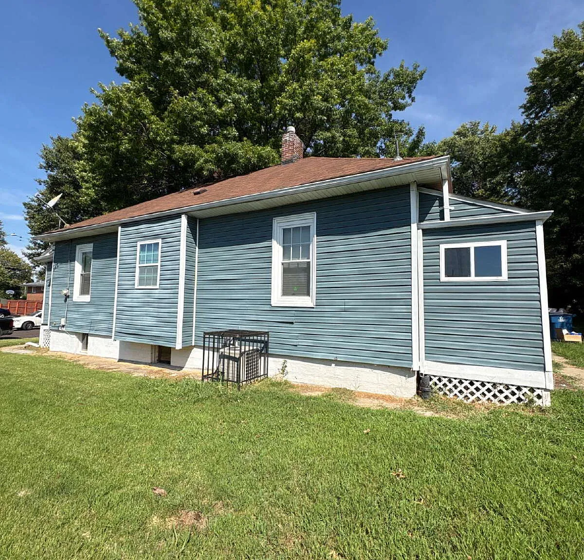 2 bed, 1.0 bath, 968 sqft, $1,250 — Photo 2