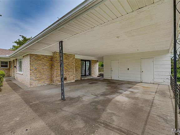 3rd image of 902 Westwind Dr