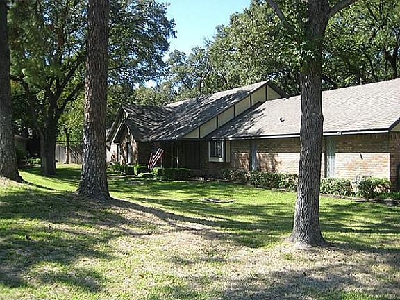 2nd image of 4810 Hidden Oaks Ln