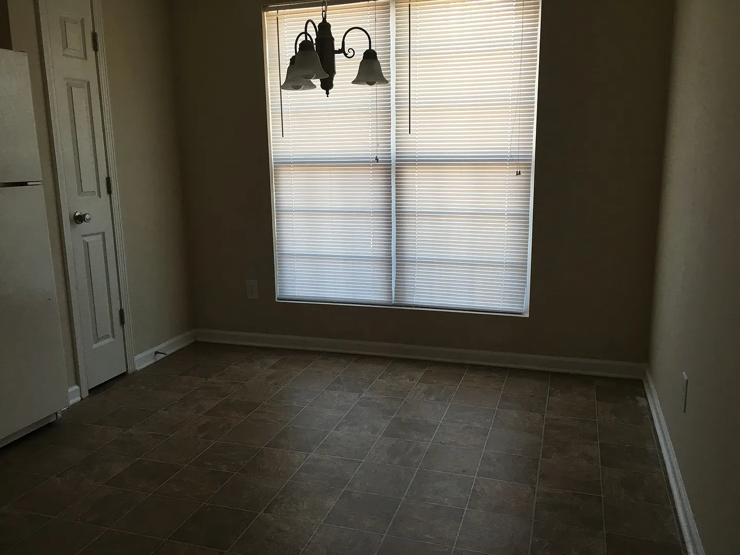Two story Townhouse in Hampton — Photo 3
