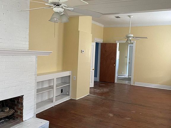3rd image of 823 Lafayette Ave