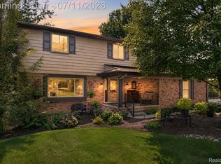 2125 Avoncrest Dr, Rochester Hills, MI 48309