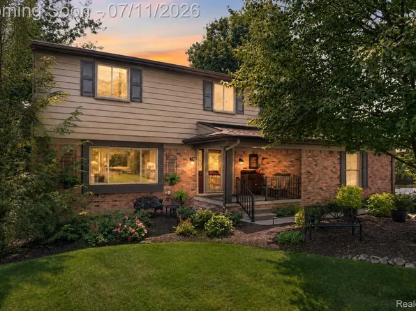 2125 Avoncrest Dr, Rochester Hills, MI 48309