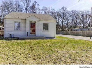 946 N Dirksen Pkwy, Springfield, IL 62702