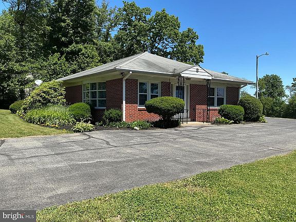 3rd image of 1054 Ridge Rd