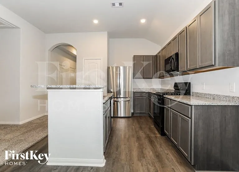 11012 Patriot Ct — Photo 6