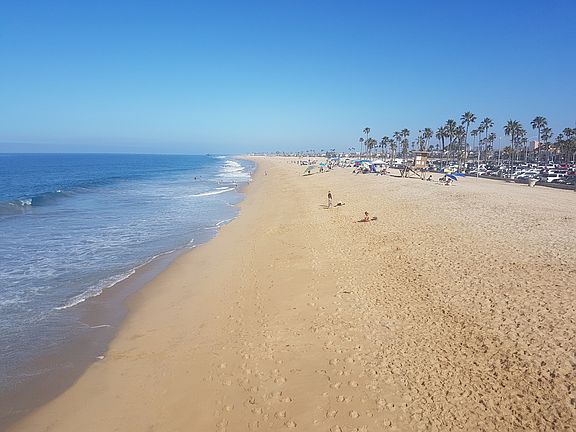 5th image of 915 E Balboa Blvd