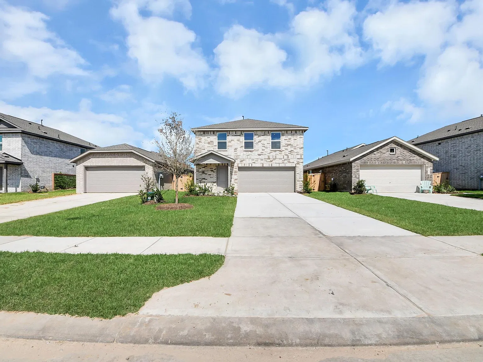 4 bed, 2.5 bath, 2066 sqft, $2,250 — Photo 2