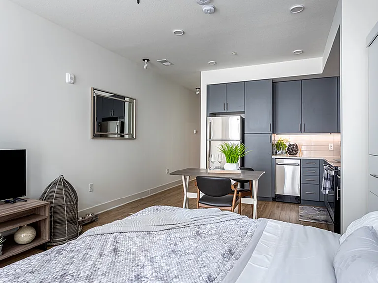 13 S1 bed and kitchen
