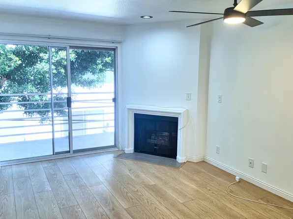 Hacienda, 1156 Hacienda Pl #206, West Hollywood, CA 90069