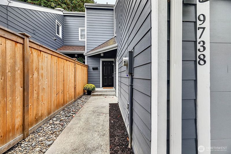 3rd image of 9738 Ashworth Avenue N