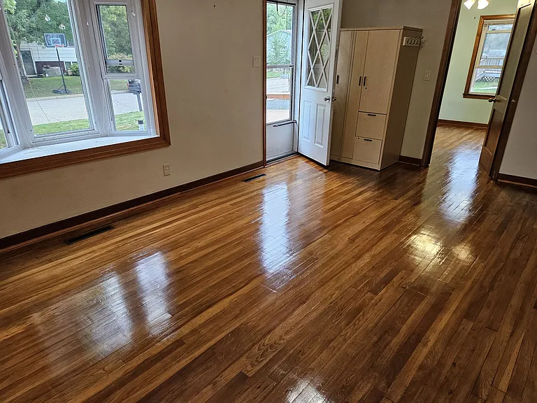 136 Charles Ave — Photo 5