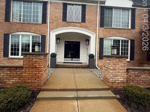 150 E Long Lake Rd, Bloomfield Hills, MI 48304