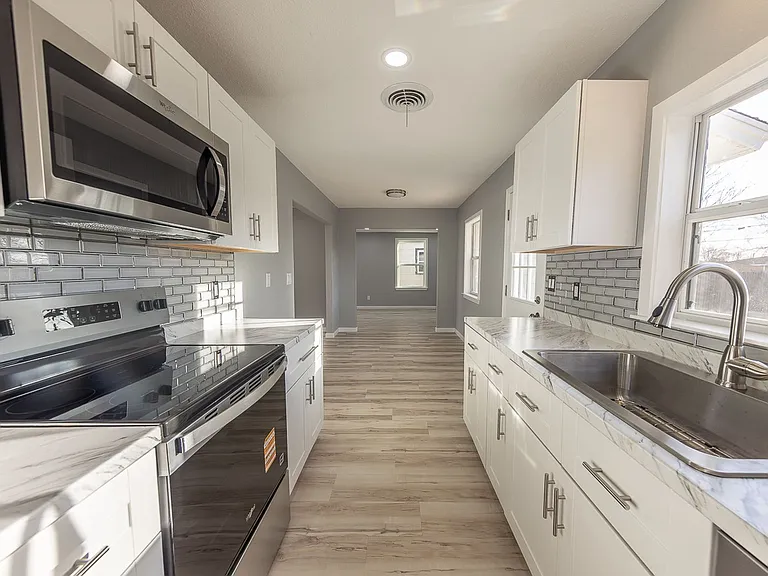 5409 Avenue D — Photo 20