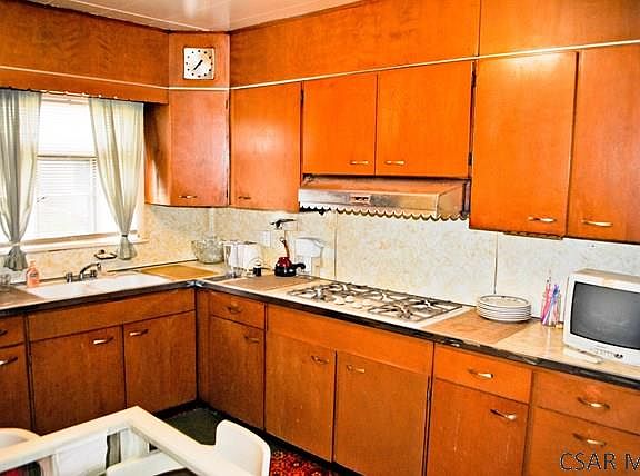 3rd image of 642 Menoher Blvd