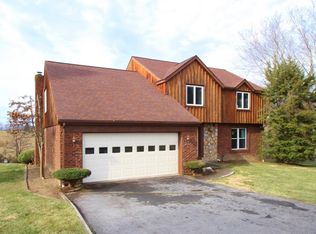 303 Hickory Ln, Lewisburg, WV 24901