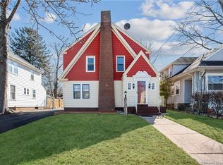 402 Center St, West Haven, CT 06516