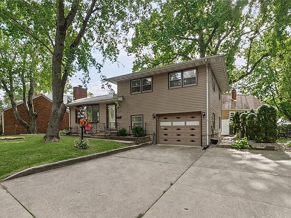 2nd image of 2035 E Dickinson Ave