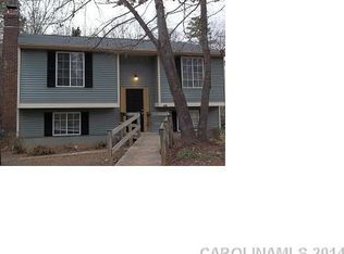 1010 Glenfiddich Dr, Charlotte, NC 28215