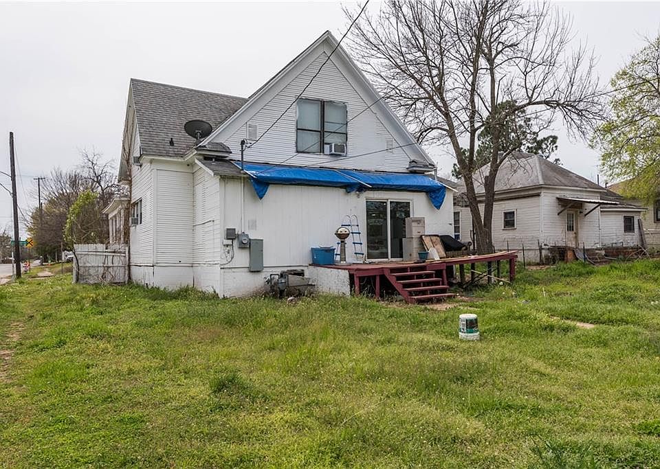 2nd image of 601 W Monterey St