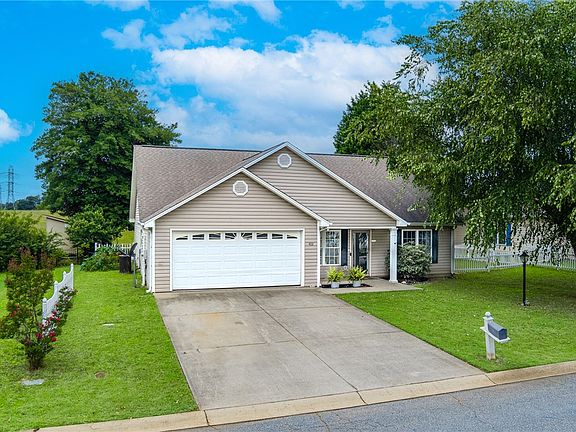 2nd image of 402 Ashwood Ln