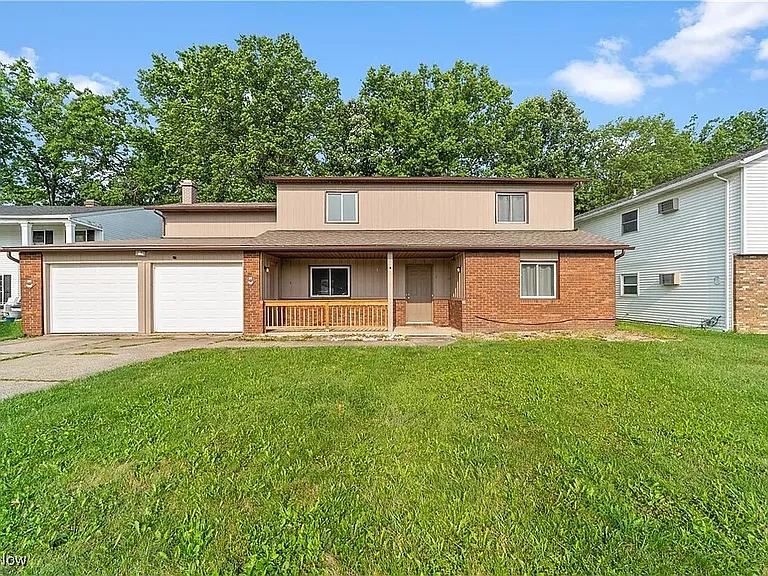 2902 Forest Ln — Photo 1