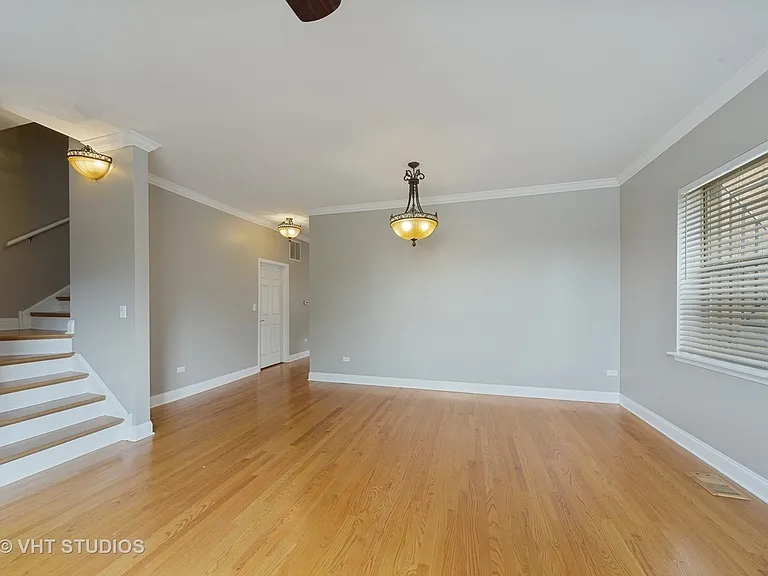 2042 W Warren Blvd — Photo 8