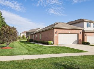 1251 Chestnut Xing, Lemont, IL 60439