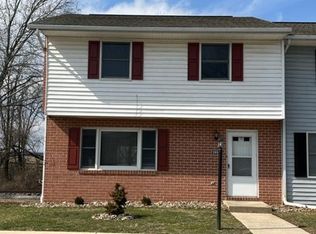 2958 Fillmore Dr, Chambersburg, PA 17201