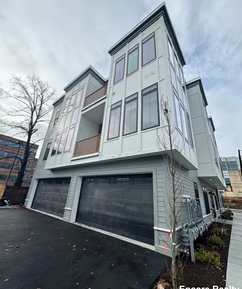 157 Everett St #302 — Photo 14