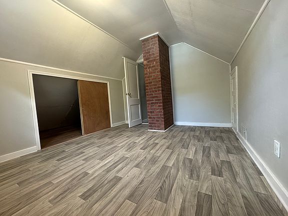 3rd image of 3241 Lookout St #2