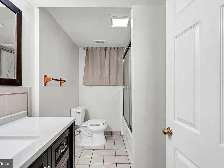 14715 Lock Dr — Photo 33