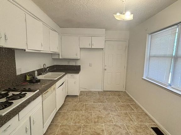 4th image of 2425 Butler Dr