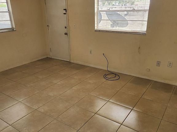 3rd image of 701 N New Hampshire Ave APT 1